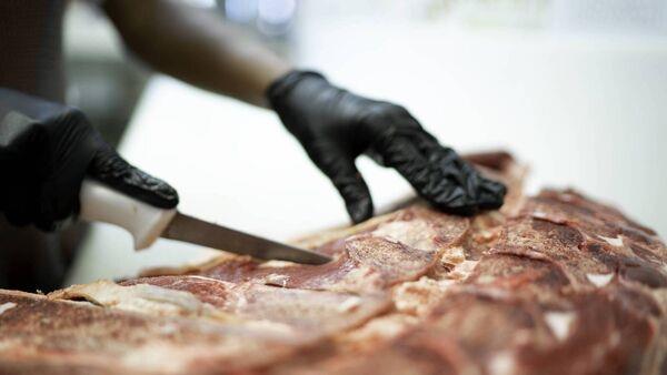 Factory buyers have turned to the mart sales to secure supplies